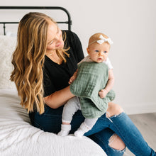 Load image into Gallery viewer, Muslin Bamboo Burp Cloths (3 pack)